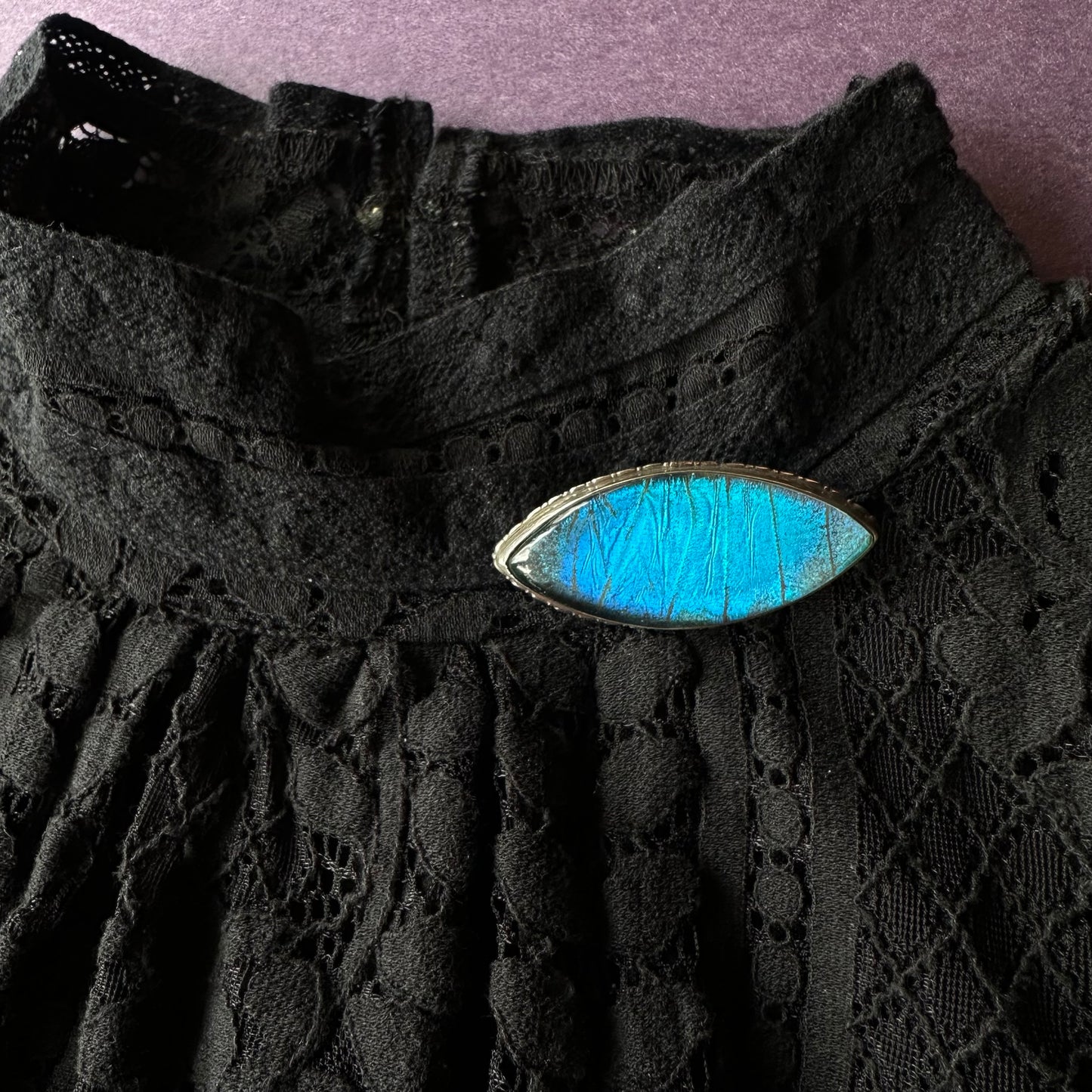 バタフライウィング アイシェイプブローチ