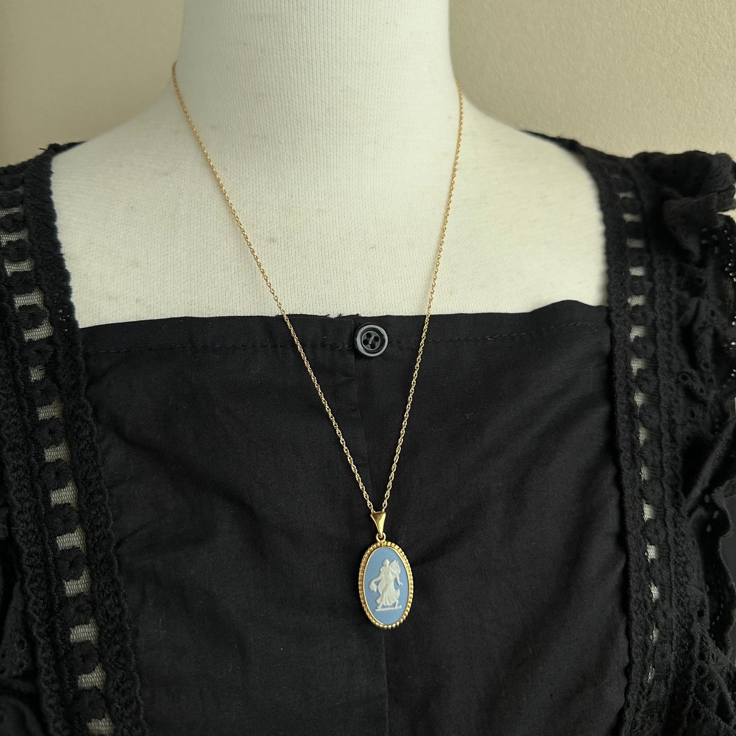 ウェッジウッド オーバルペンダントトップ ブルー