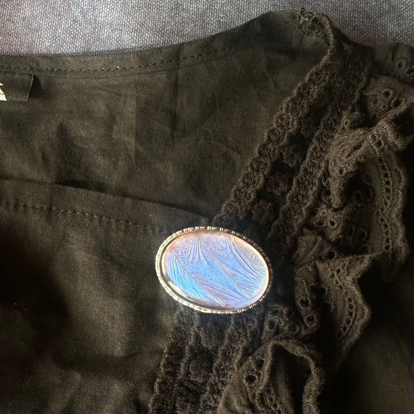 バタフライウィング オーバルブローチ