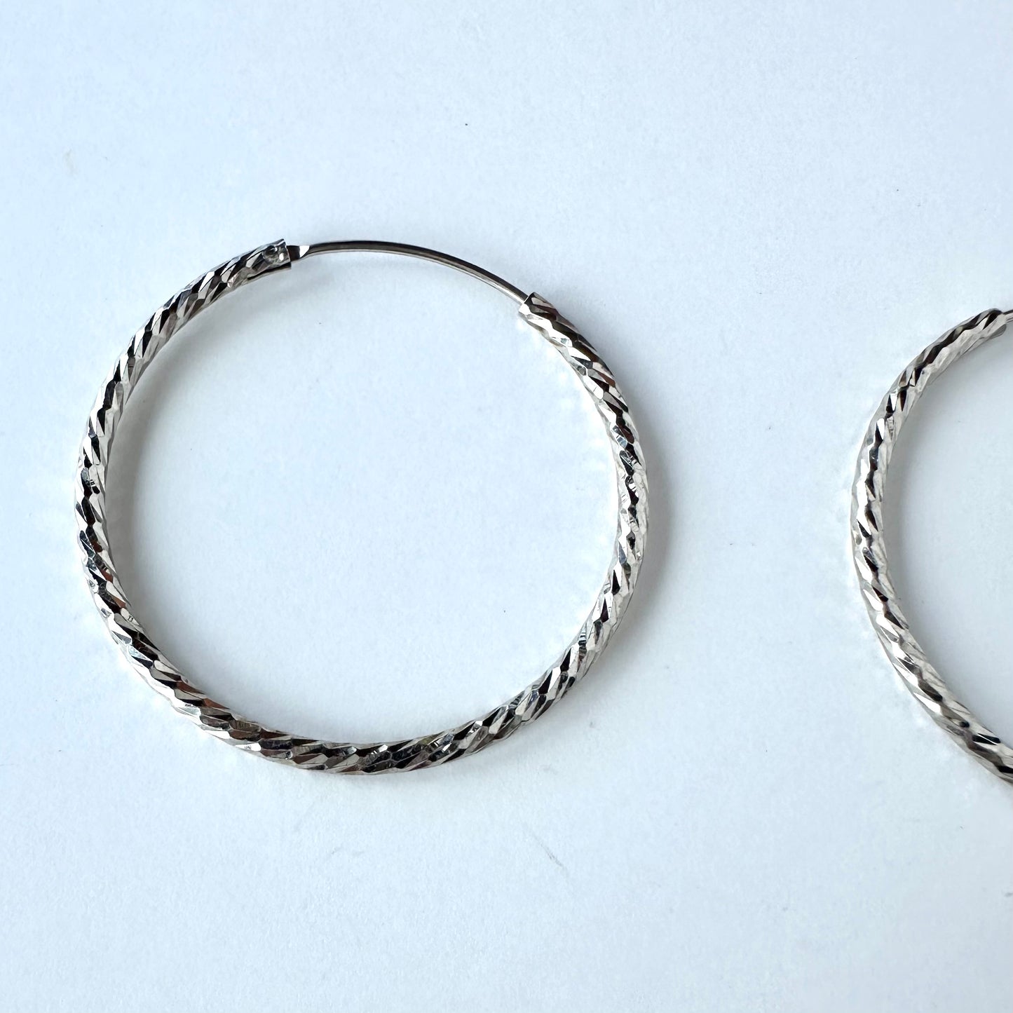 スターリングシルバー ファセットカット フープピアス