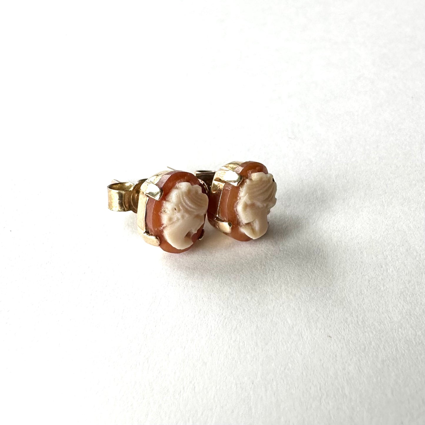 9ctゴールド シェルカメオ タイニーピアス