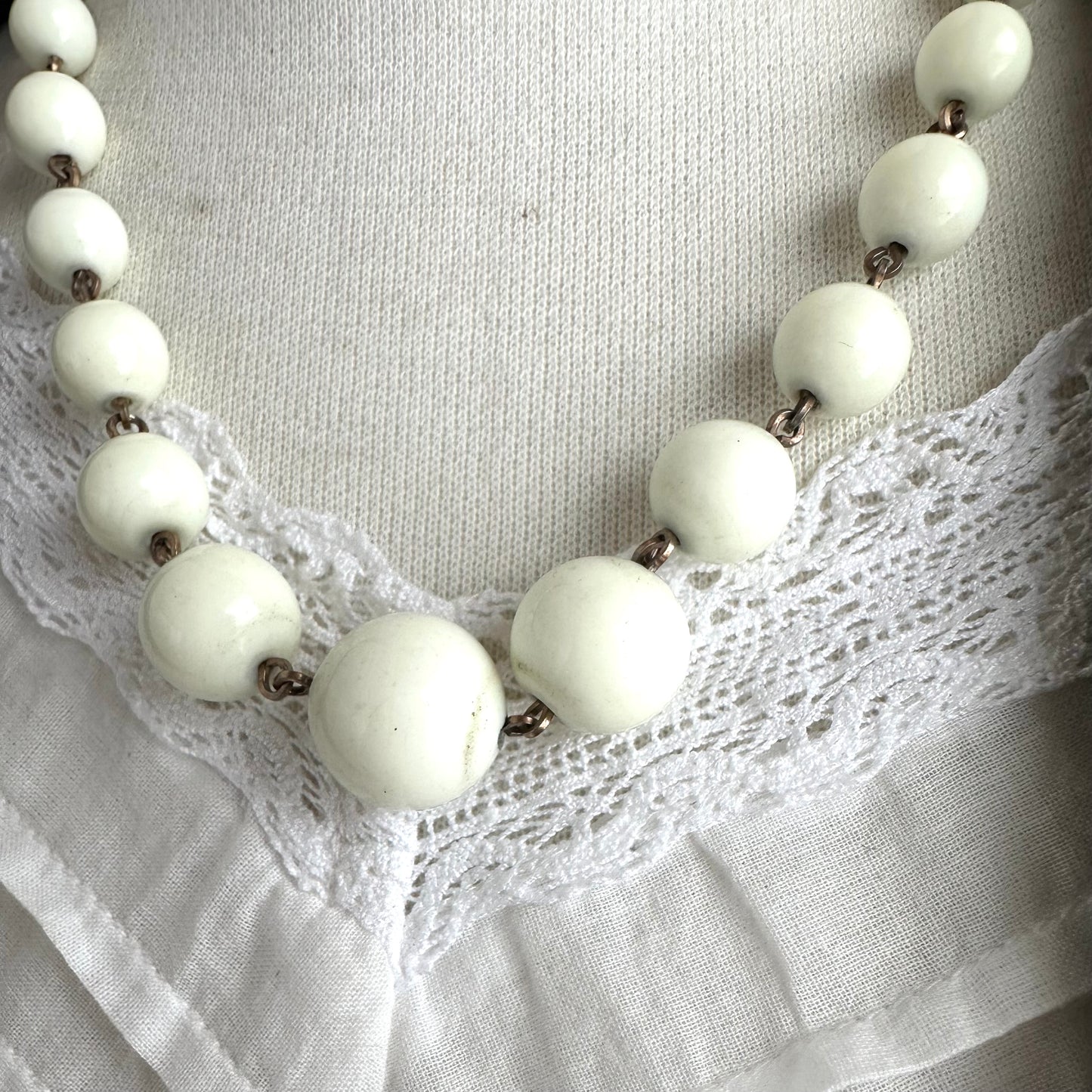 ウラングラス ヴィンテージネックレス ホワイト