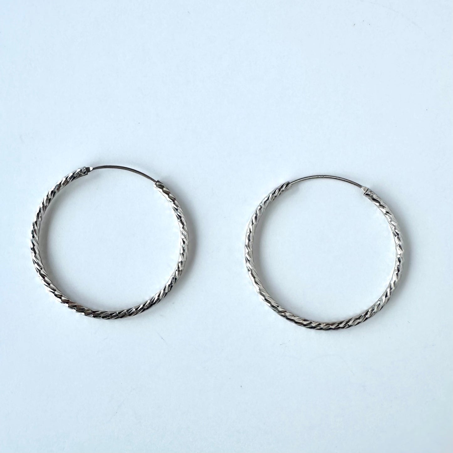 スターリングシルバー ファセットカット フープピアス