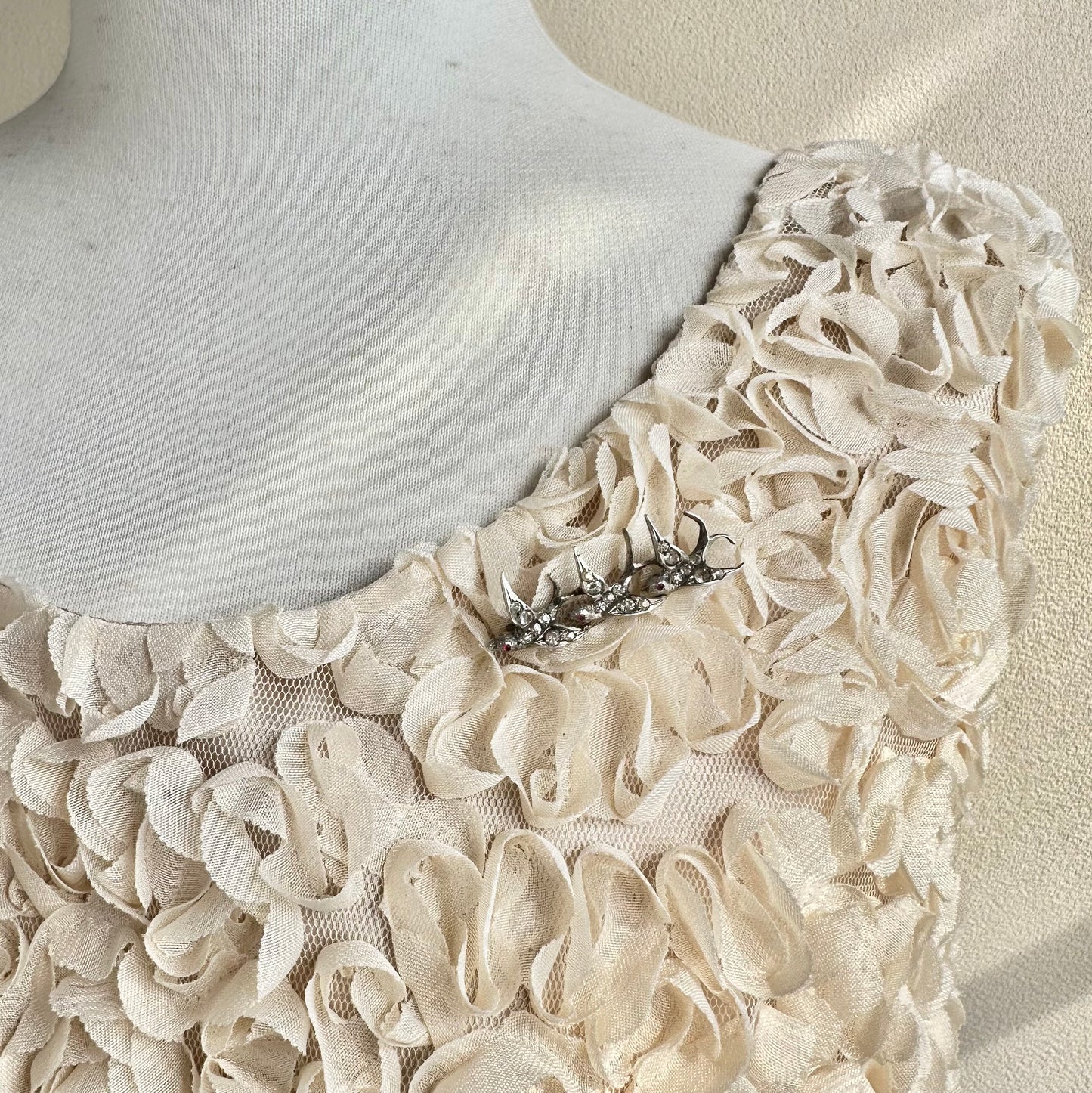 3羽のつばめ レッドアイ スターリングシルバー ブローチ