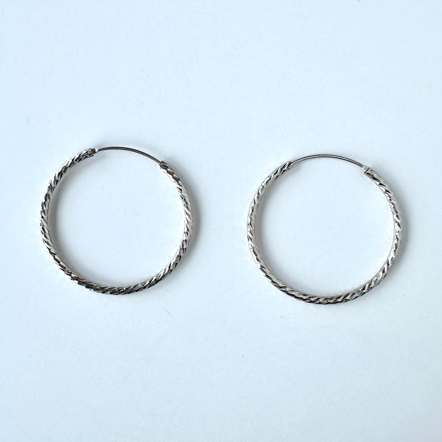 スターリングシルバー ファセットカット フープピアス