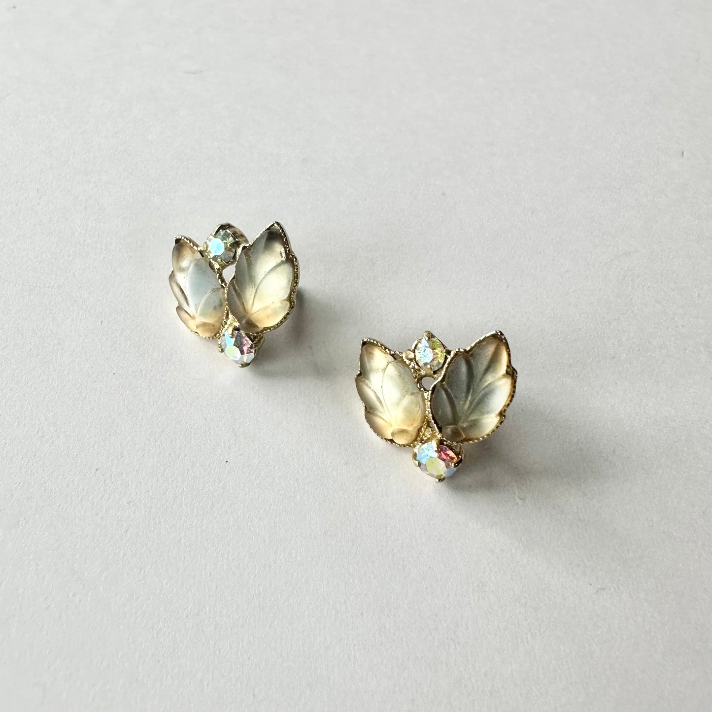 フロストグラス リーフ ピアス