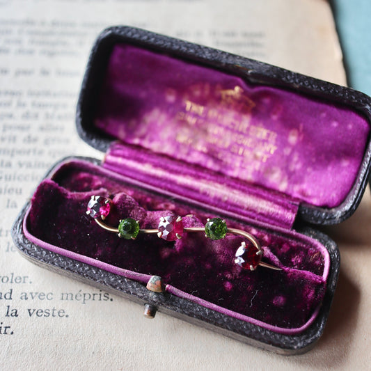 ポムグラネイト&ペリドットカラーグラス バーブローチ