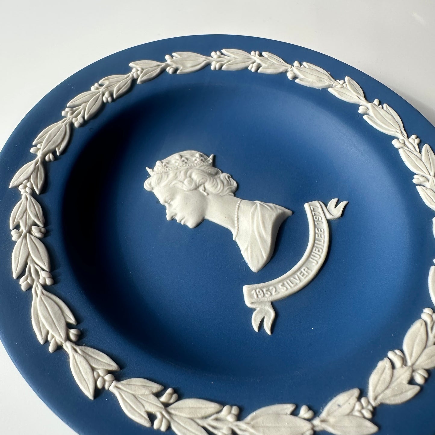 ウェッジウッド エリザベス女王 シルバージュビリー プレート 1977年