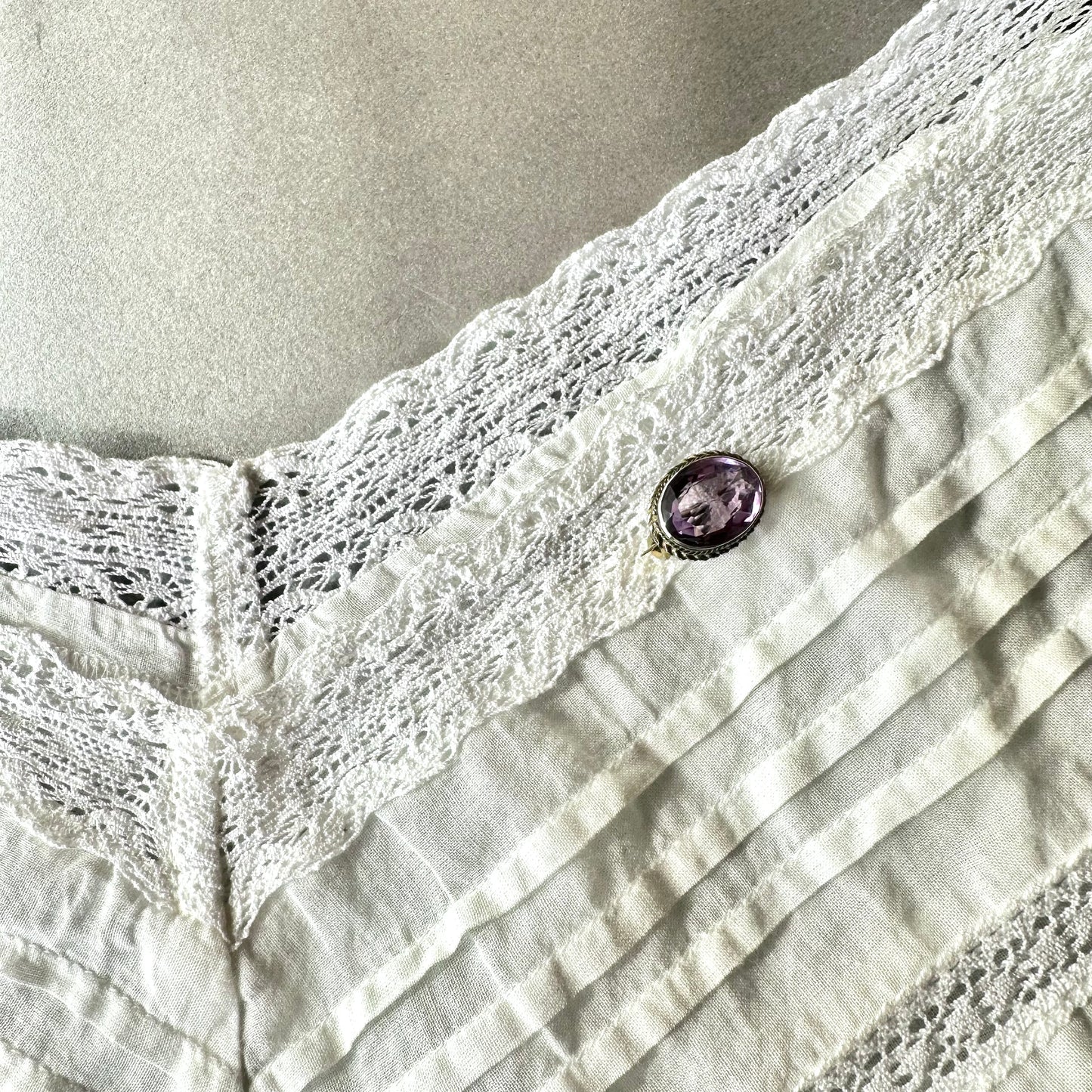 ライラックカラーグラス ミニブローチ