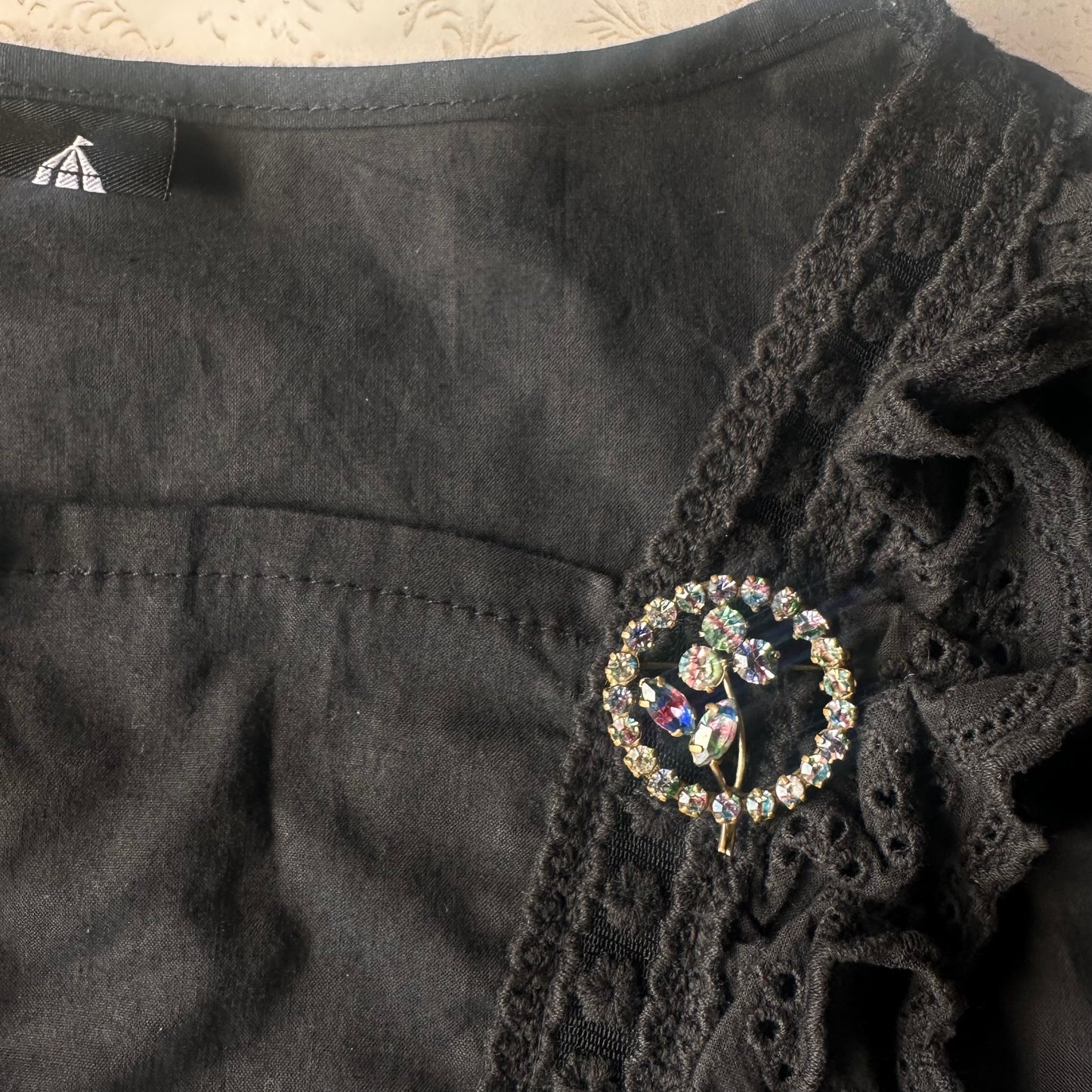 アイリスグラス サークルブローチ