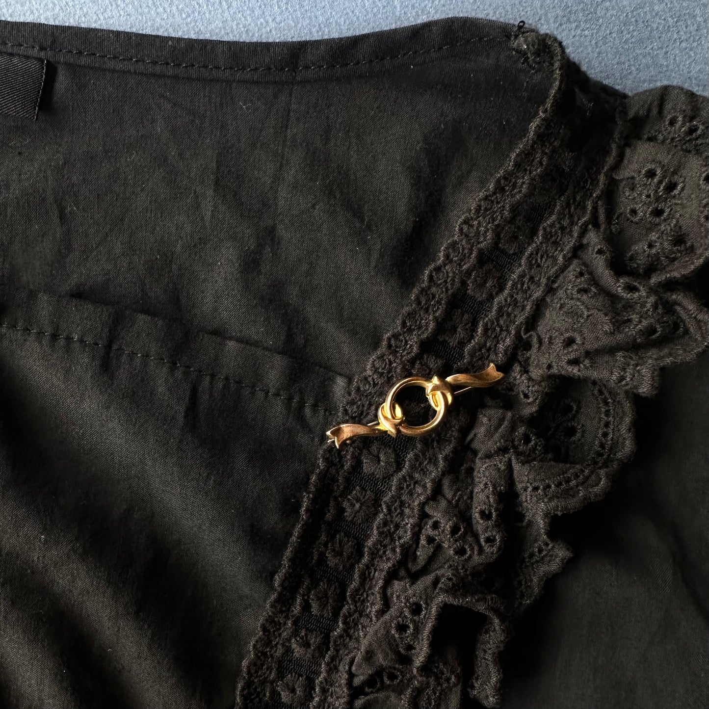 アンティーク リボンモチーフ ブローチ