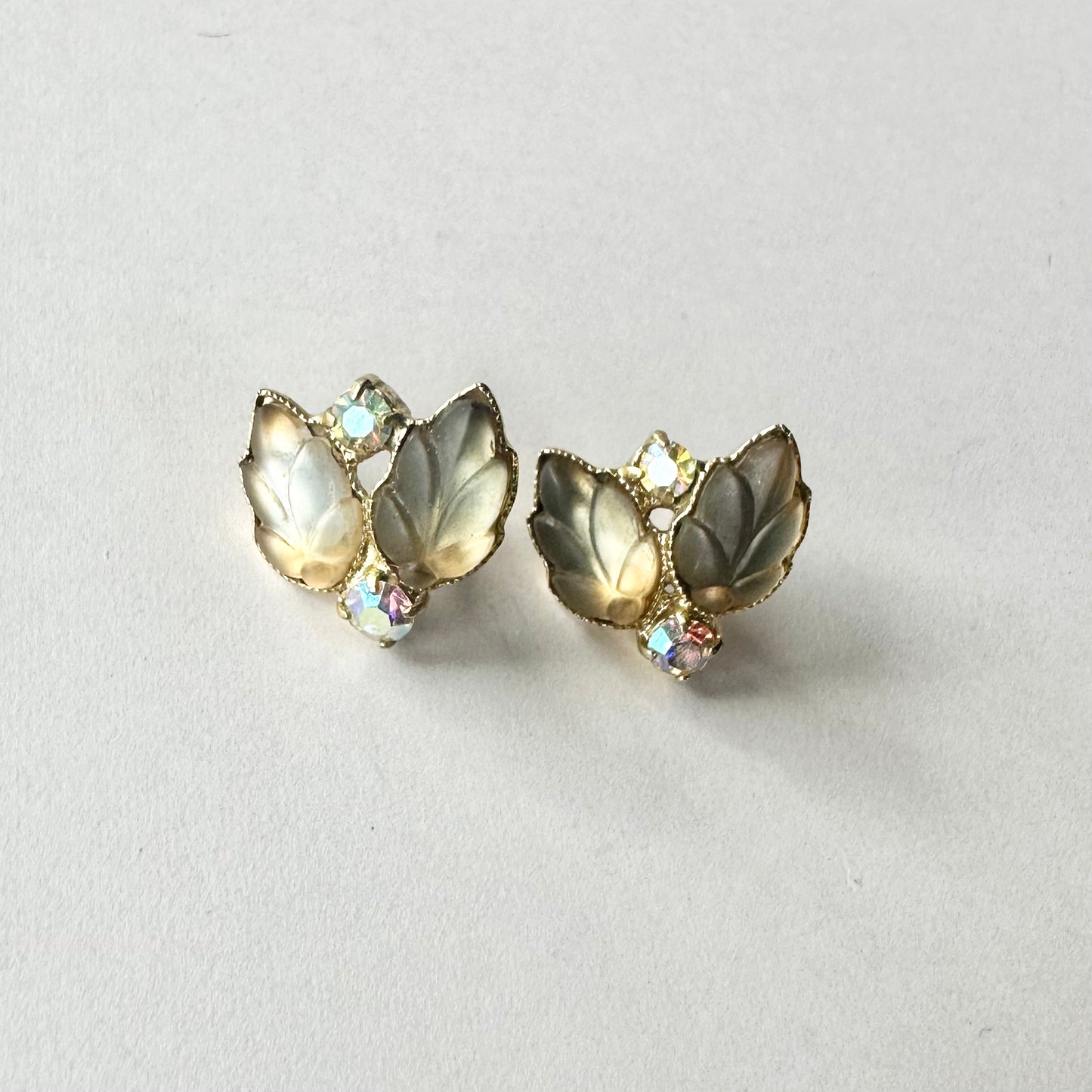 フロストグラス リーフ ピアス