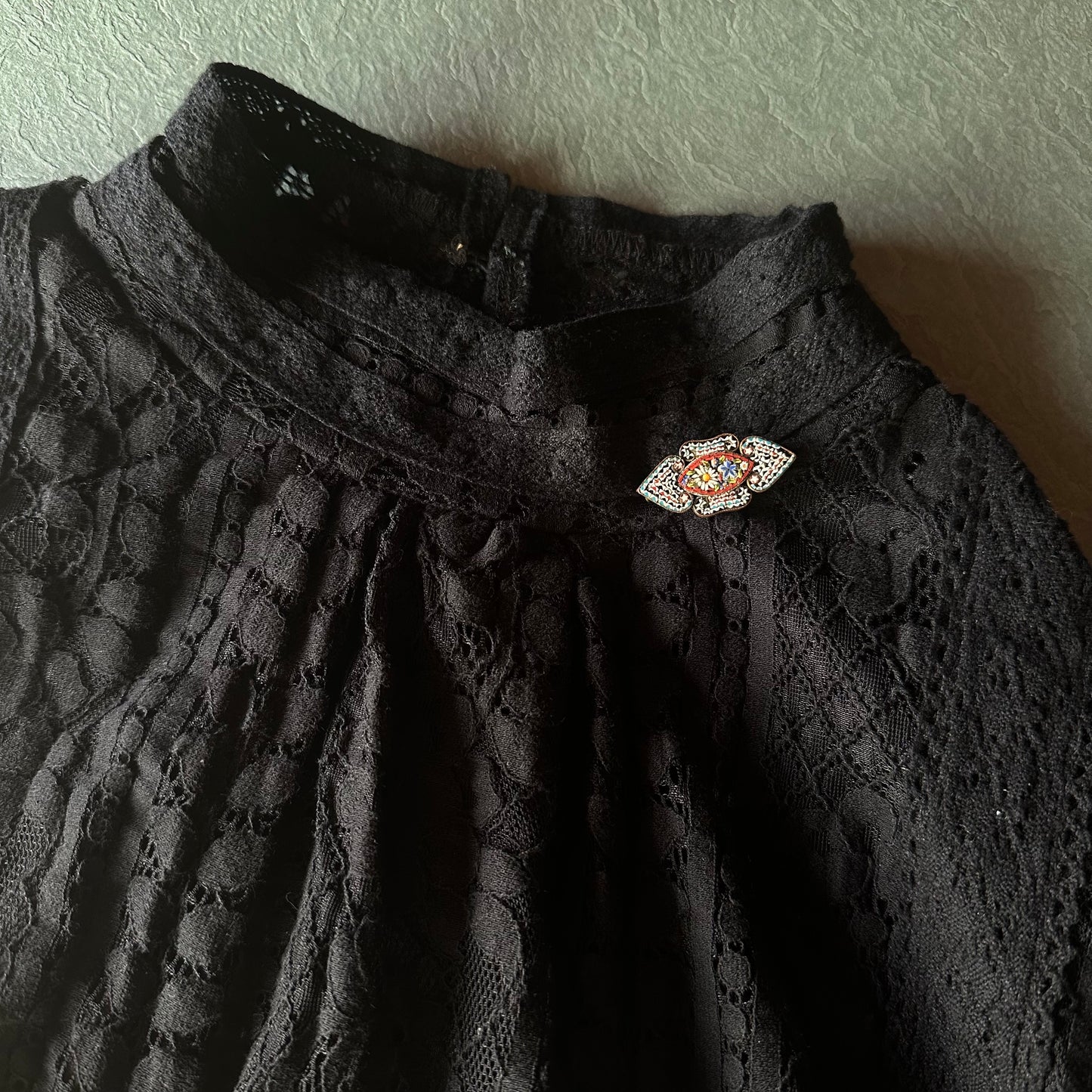 マイクロモザイク バーブローチ