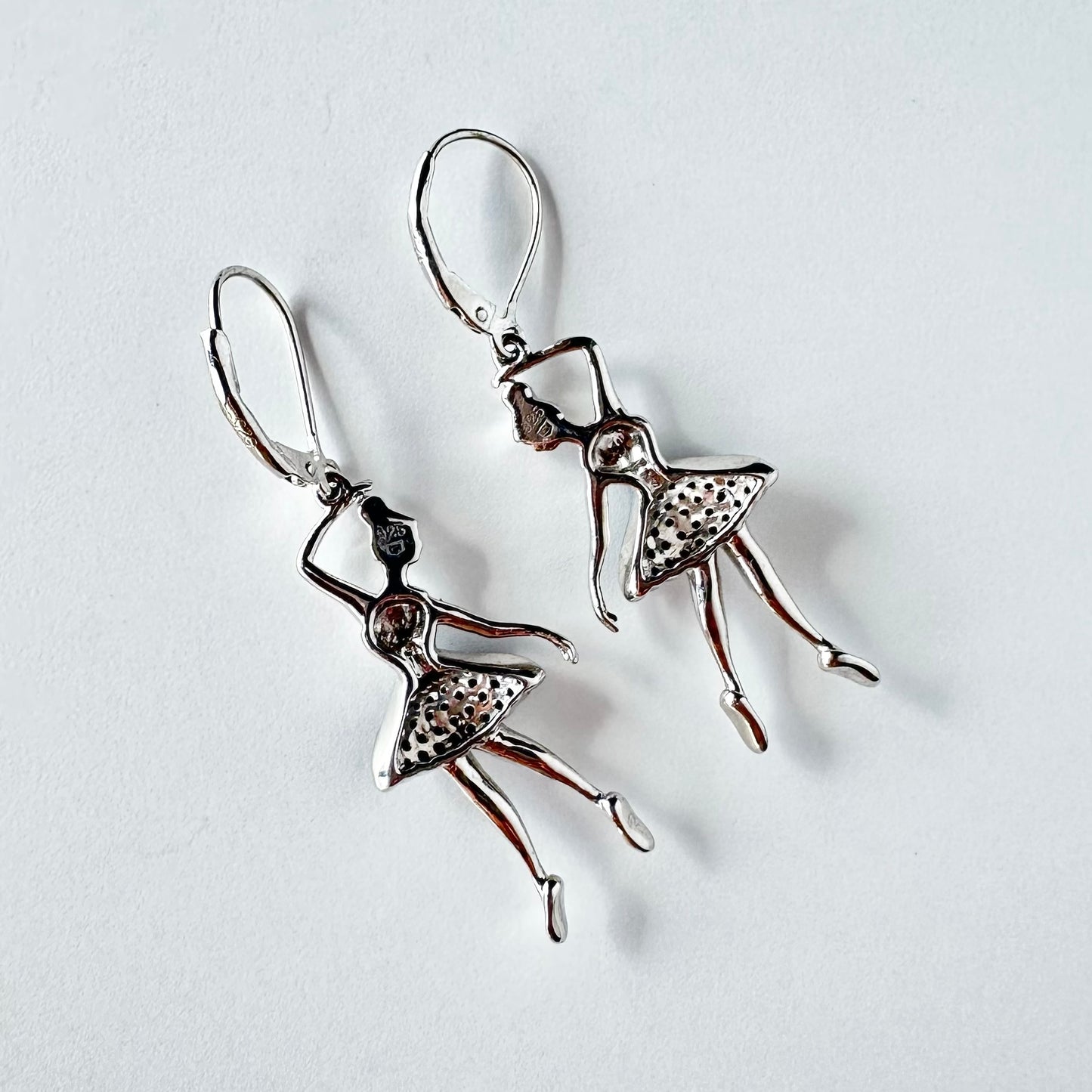 スターリングシルバー&ブラックグラス バレリーナ ピアス