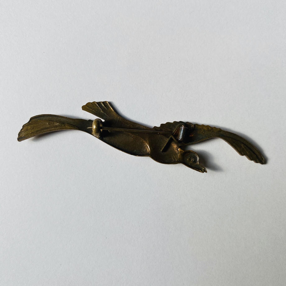 鳥のモチーフ ブローチ