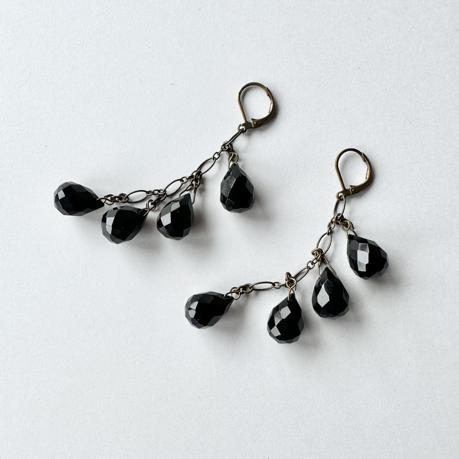 ブラックグラス ドロップピアス