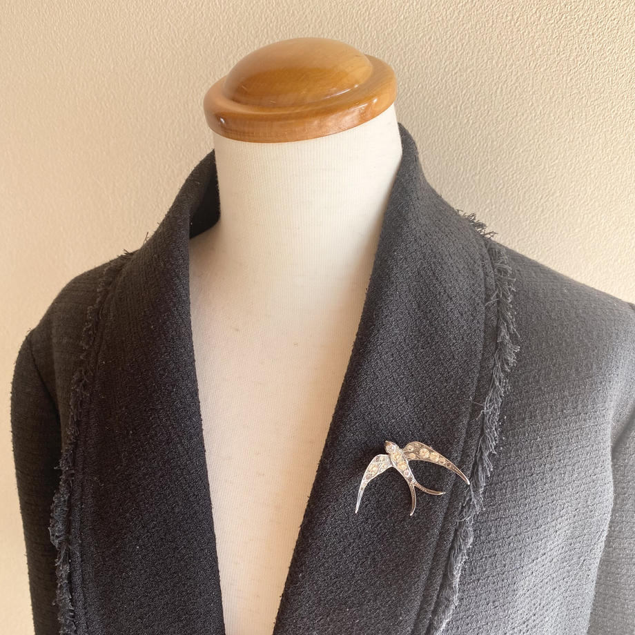 レッドアイ つばめ ブローチ