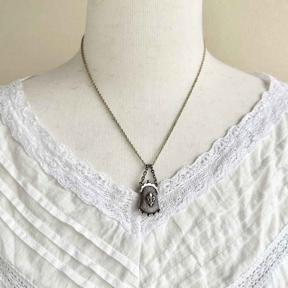 ペンダントトップ フルールドリス パース