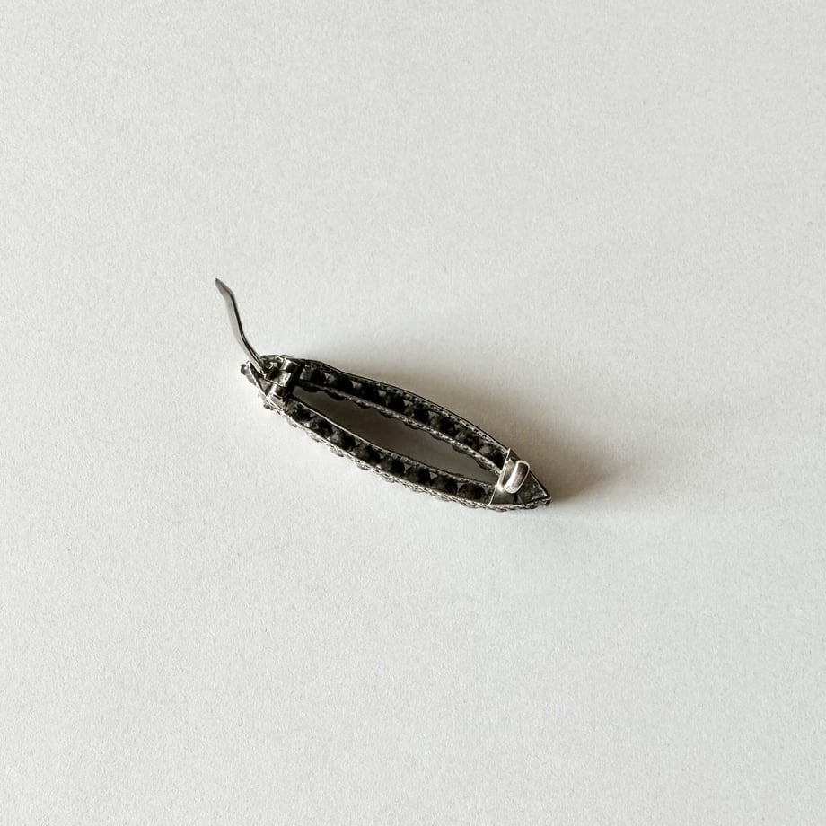 アイシェイプ クリアグラス ブローチ