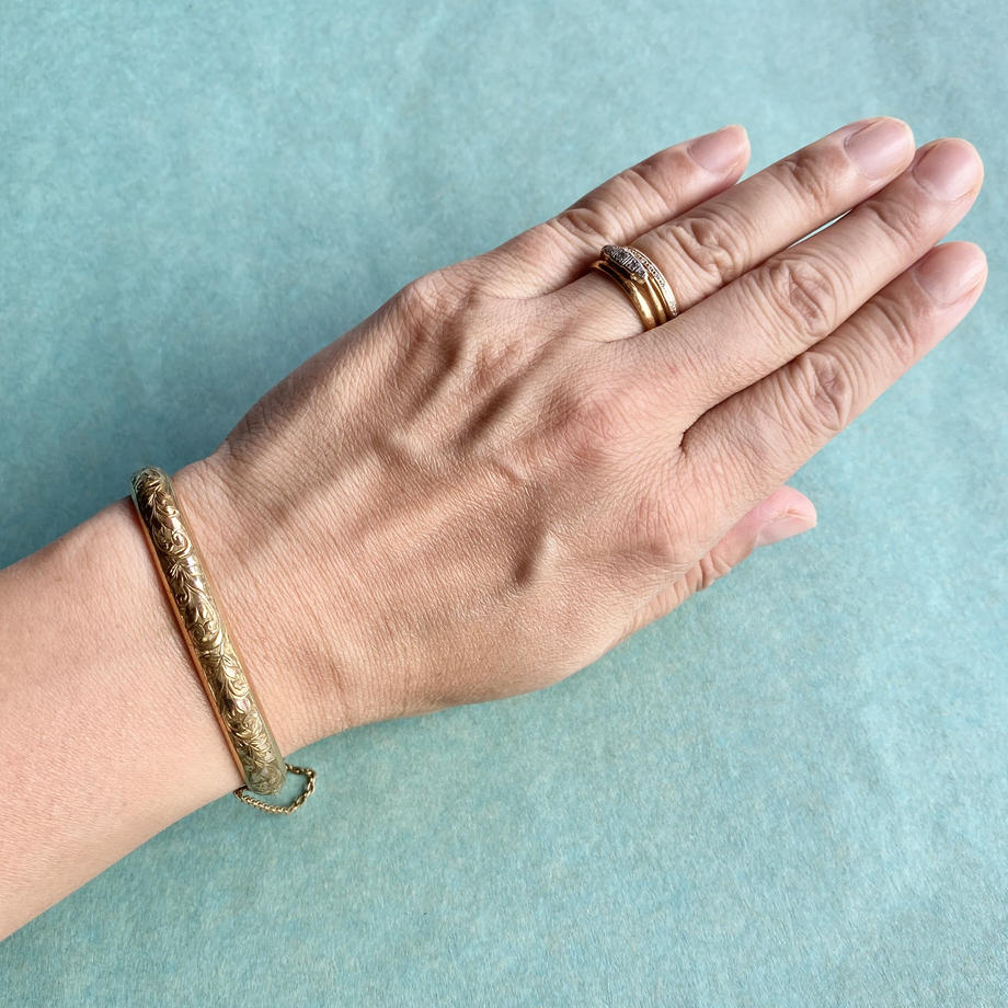 アンティーク フラワーエングレイブドバングル