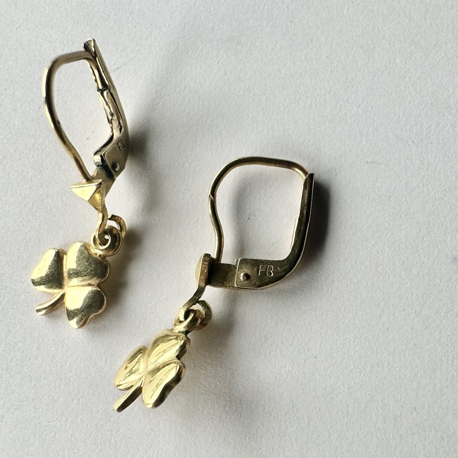 シャムロック レバーフック ピアス