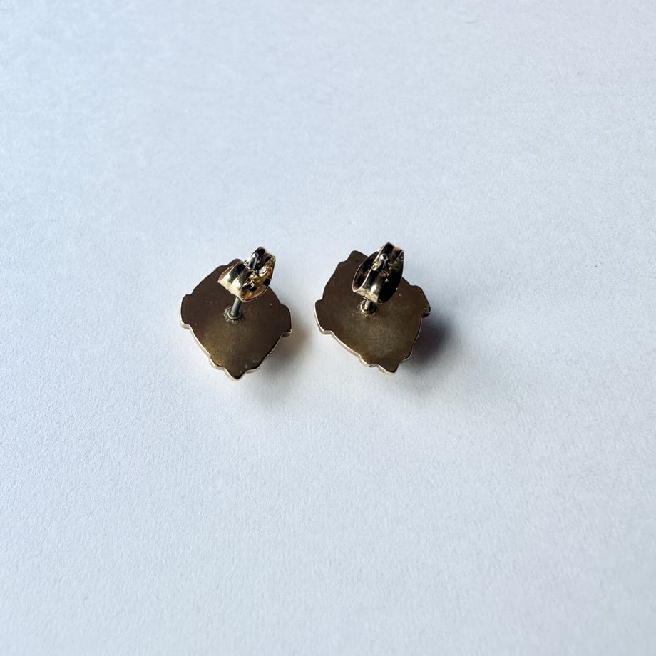 樹脂カメオ スタッドピアス