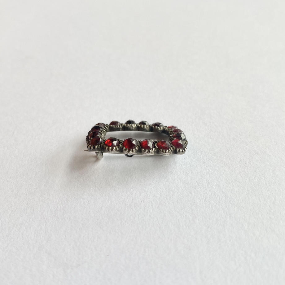 ジョージアン ローズカットガーネットカラーグラス レクタングル レースピン