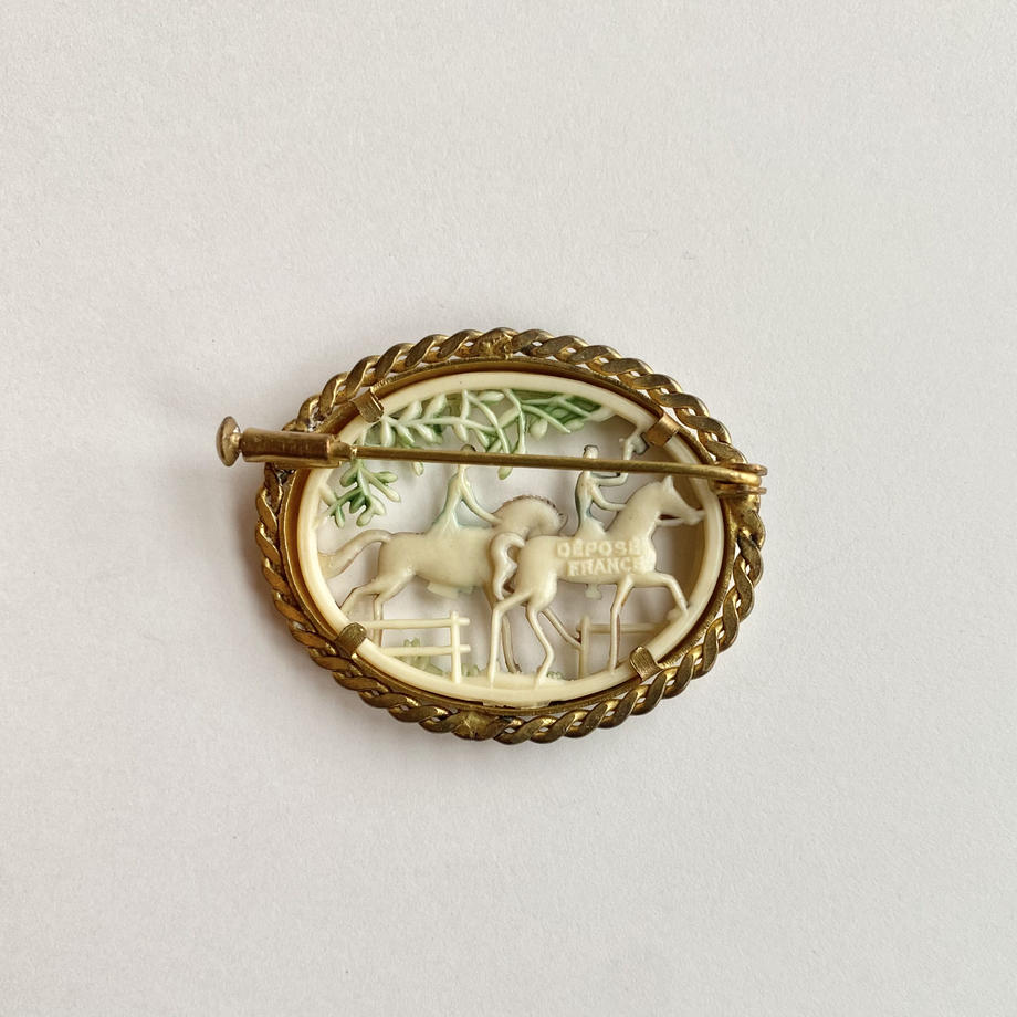 フレンチカットセルロイド ブローチ