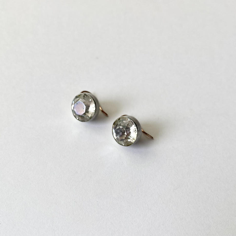 ソリティア ベゼルセット クリアグラスピアス