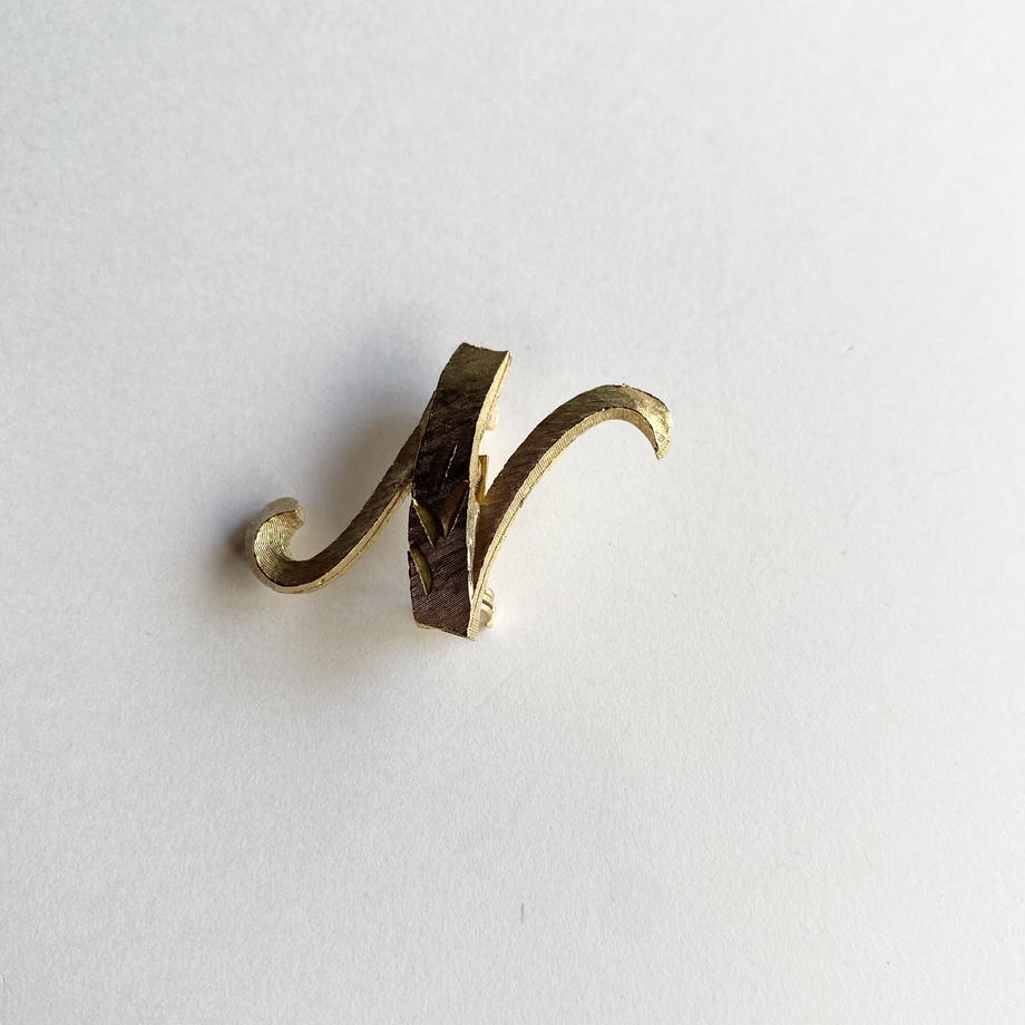 MANSELLE(マムゼル) イニシャル ヴィンテージブローチ N/B/S/L