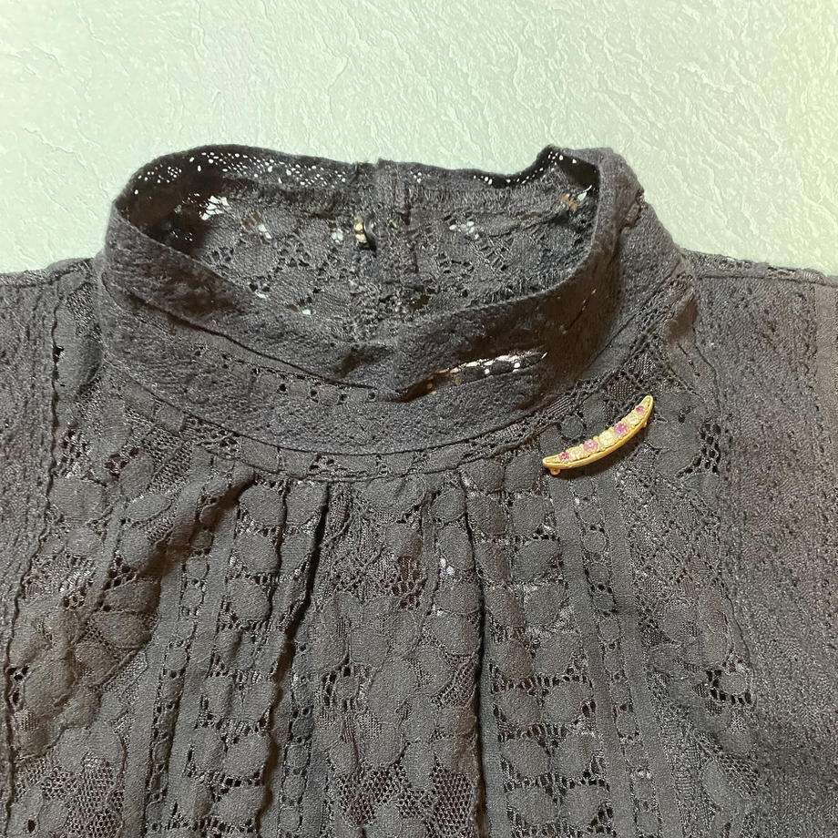 クリア&アメジストカラーグラス クレセントブローチ