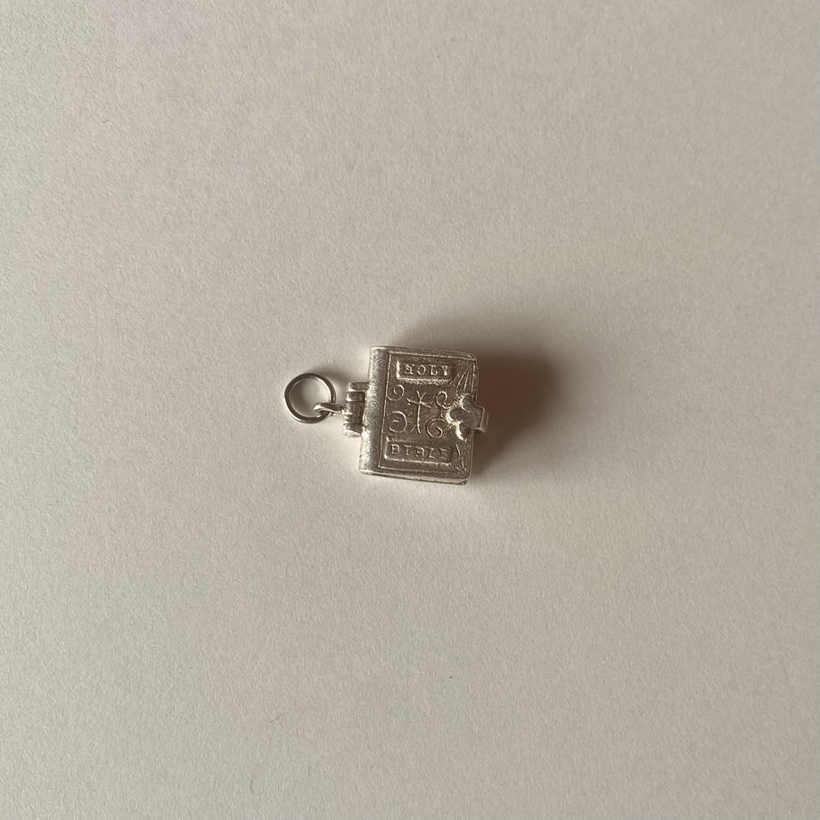 ヴィンテージシルバーチャーム 聖書(オープンタイプ)