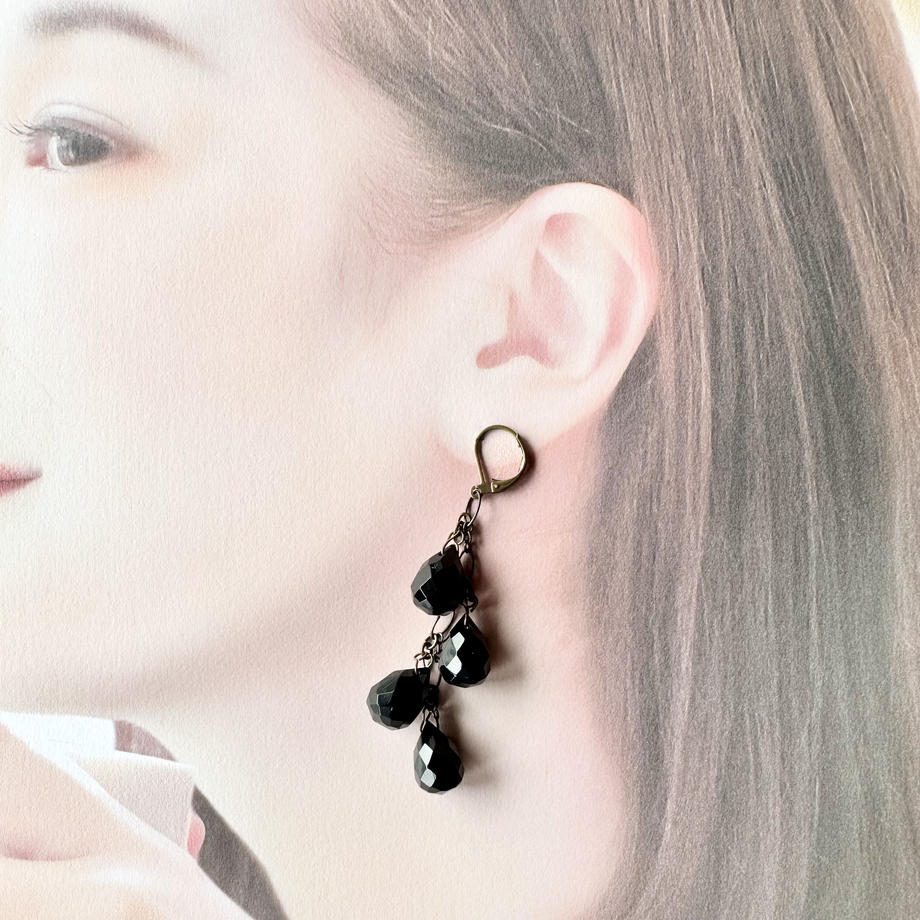 ブラックグラス ドロップピアス