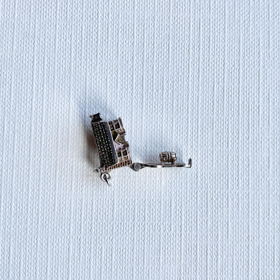 ヴィンテージシルバーチャーム ウィスキー蒸留所
