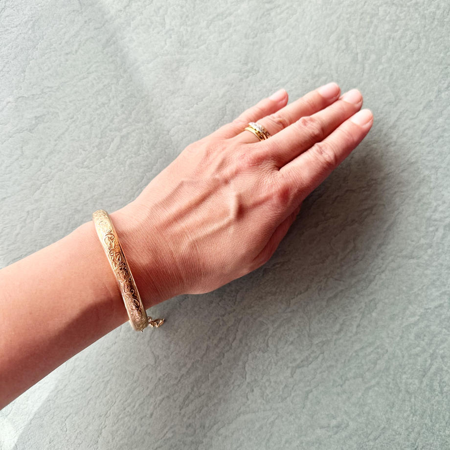 アンティーク エングレイヴド バングル