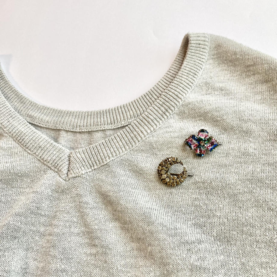 アイリスグラス フラワーモチーフ ブローチ