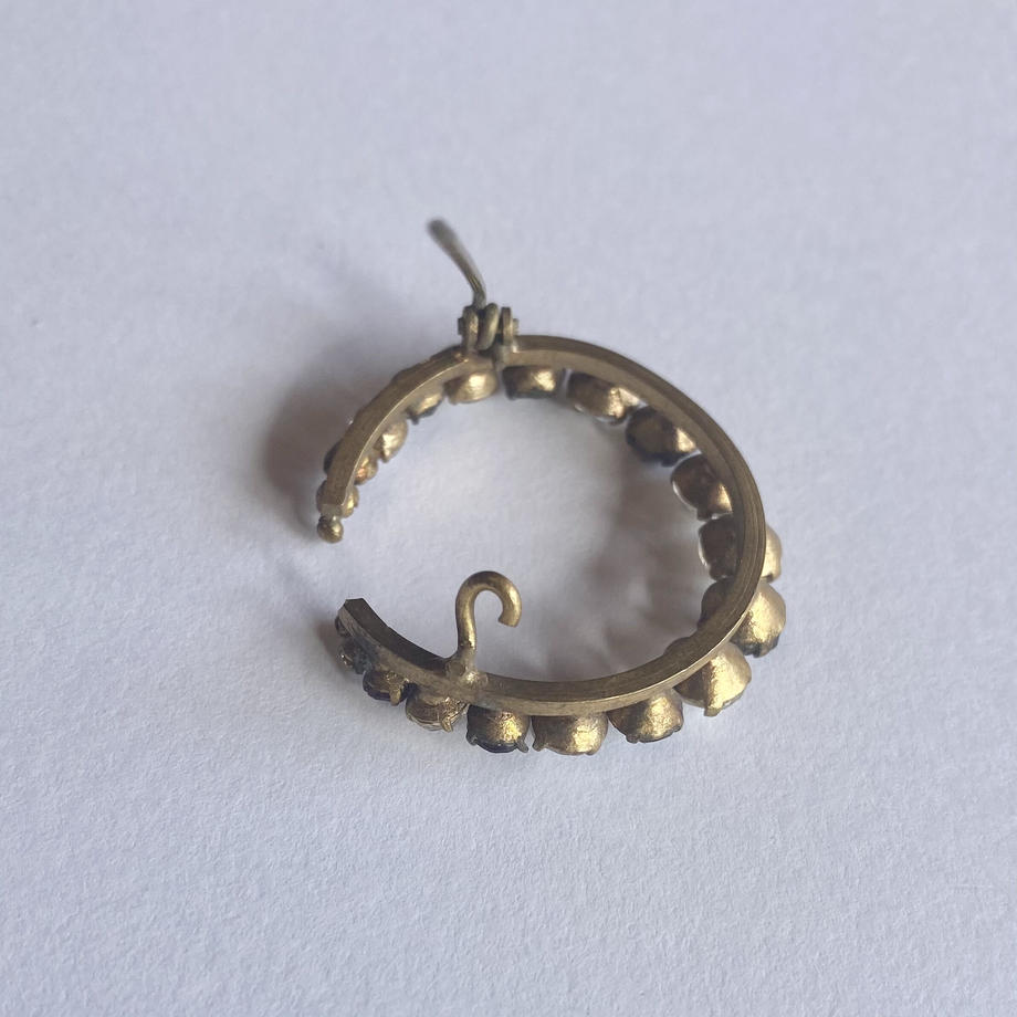 ヴィンテージ ガーネット&クリアグラス クレセントブローチ