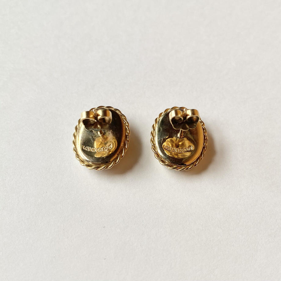 シェルカメオ ピアス