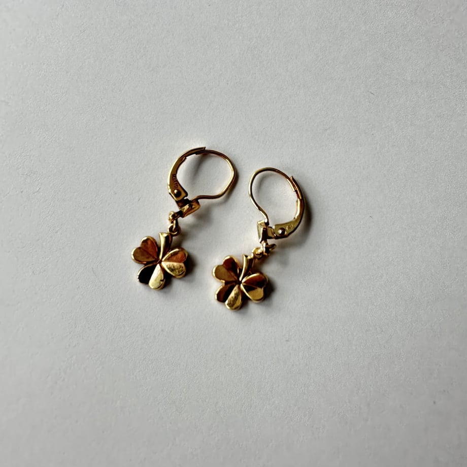 シャムロック レバーフック ピアス