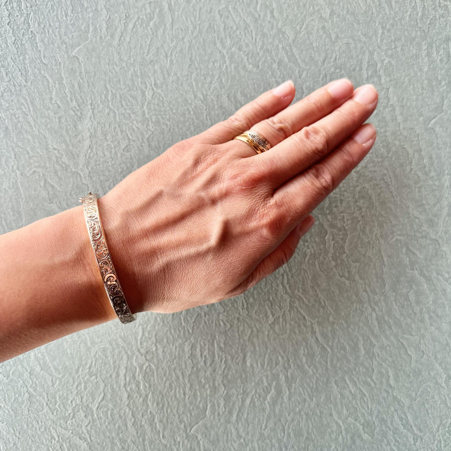 アンティーク エングレイヴド バングル