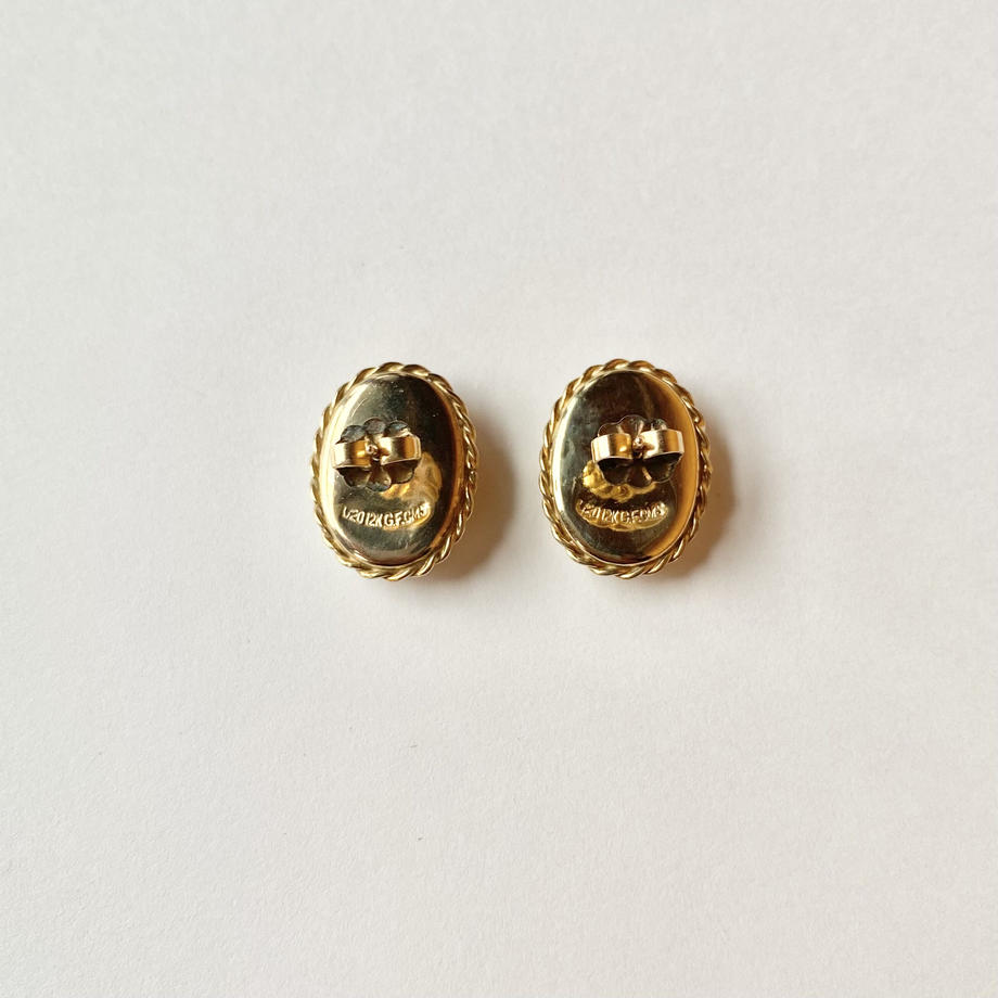 シェルカメオ ピアス