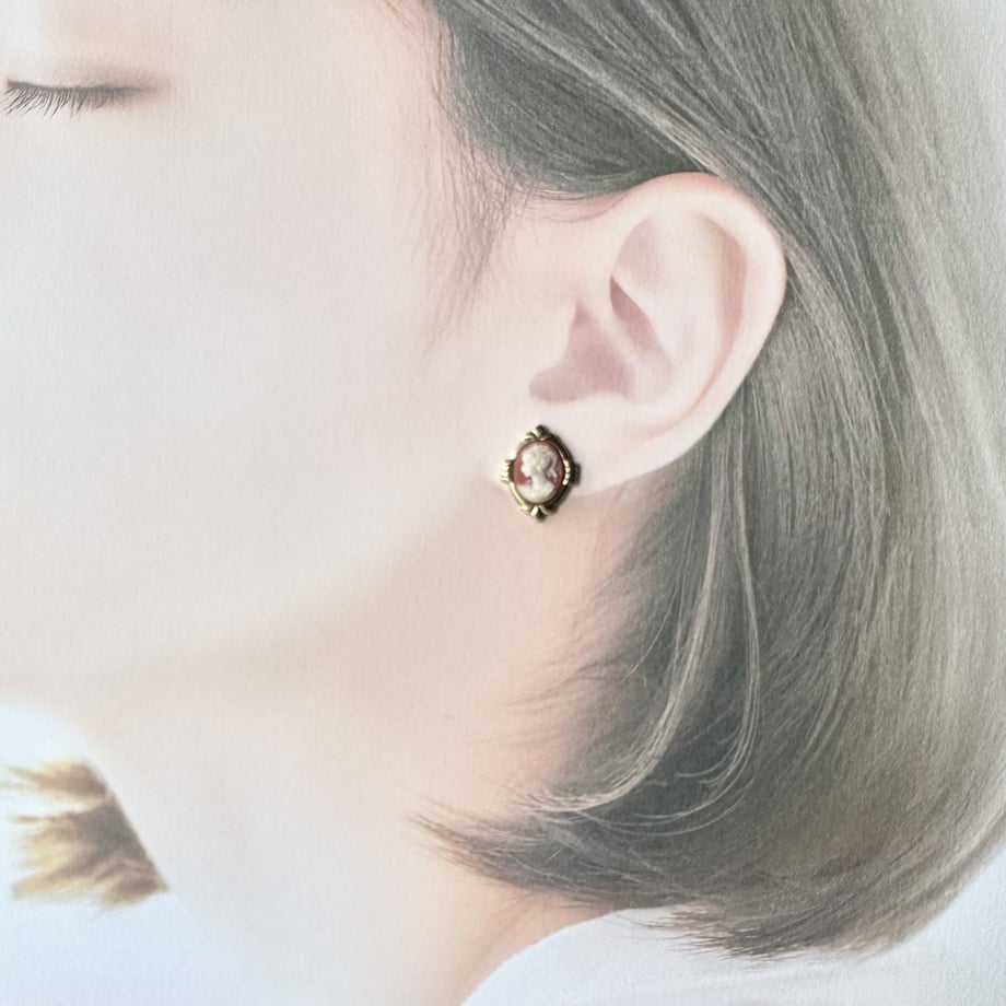 樹脂カメオ スタッドピアス