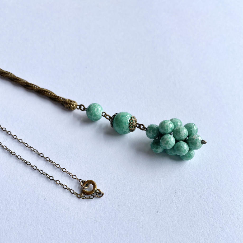 アールデコ ペキングラス ドロップネックレス