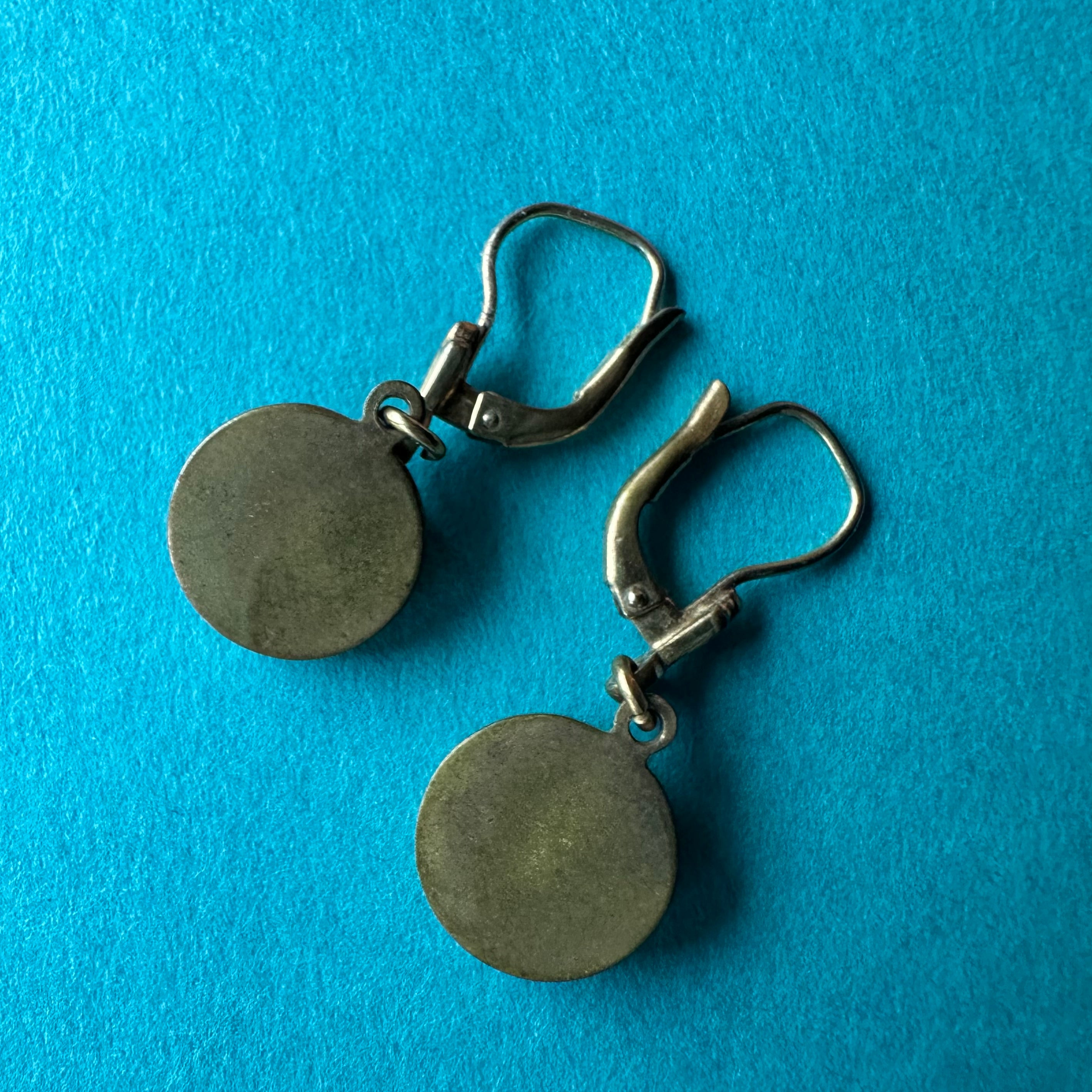 ロールドゴールド シェルカメオ レバーフック ピアス – Amelie Antique