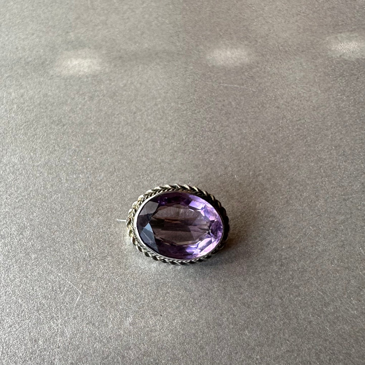 ライラックカラーグラス ミニブローチ