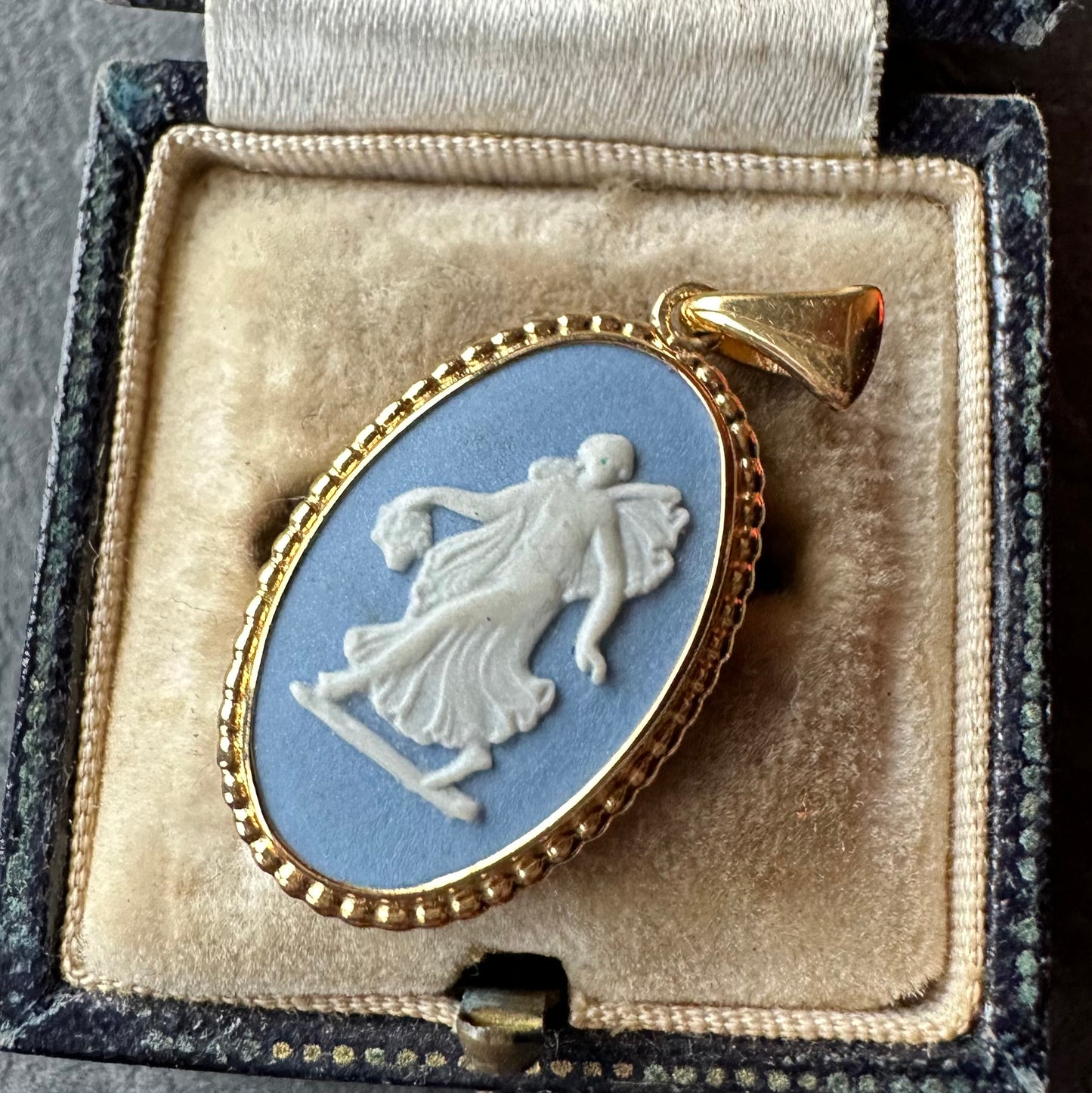 ウェッジウッド オーバルペンダントトップ ブルー