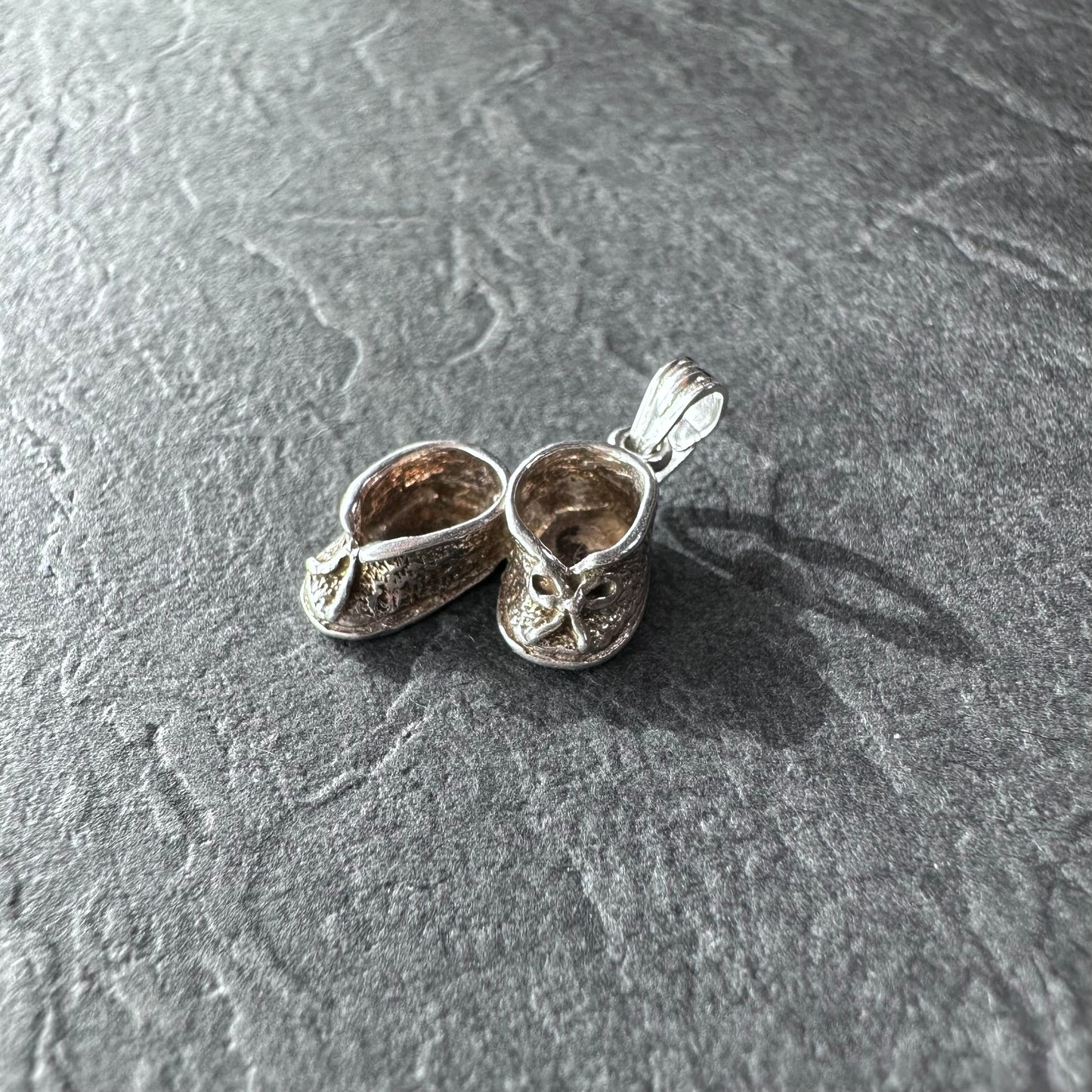 ヴィンテージシルバーチャーム ベビーシューズ