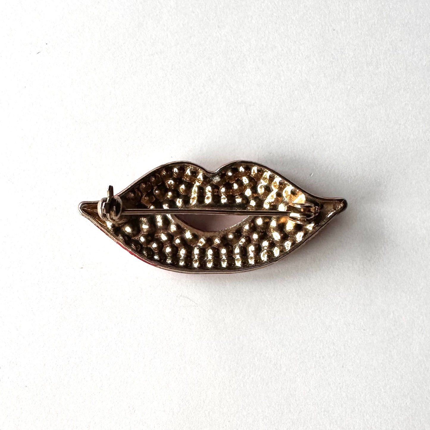 レッドカラーグラス リップブローチ
