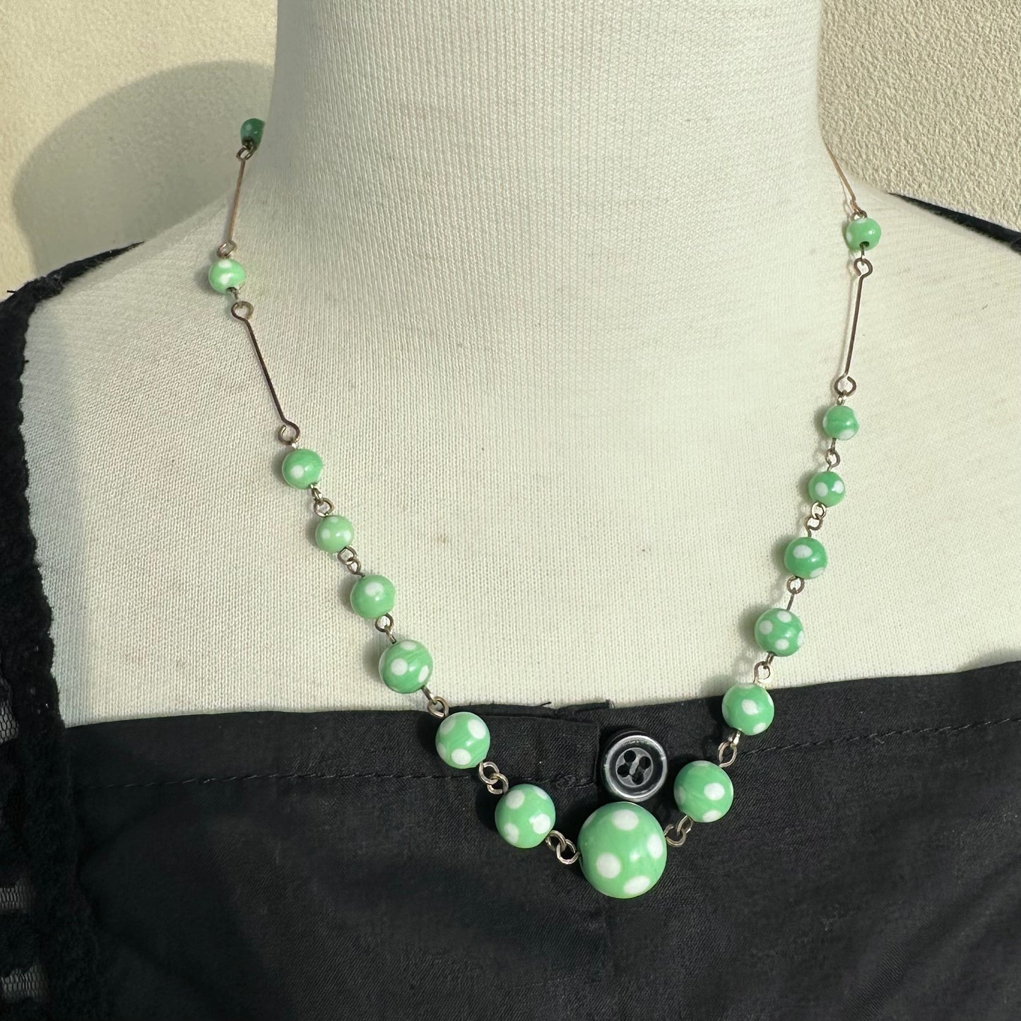 グリーン ポルカドットグラス ヴィンテージネックレス