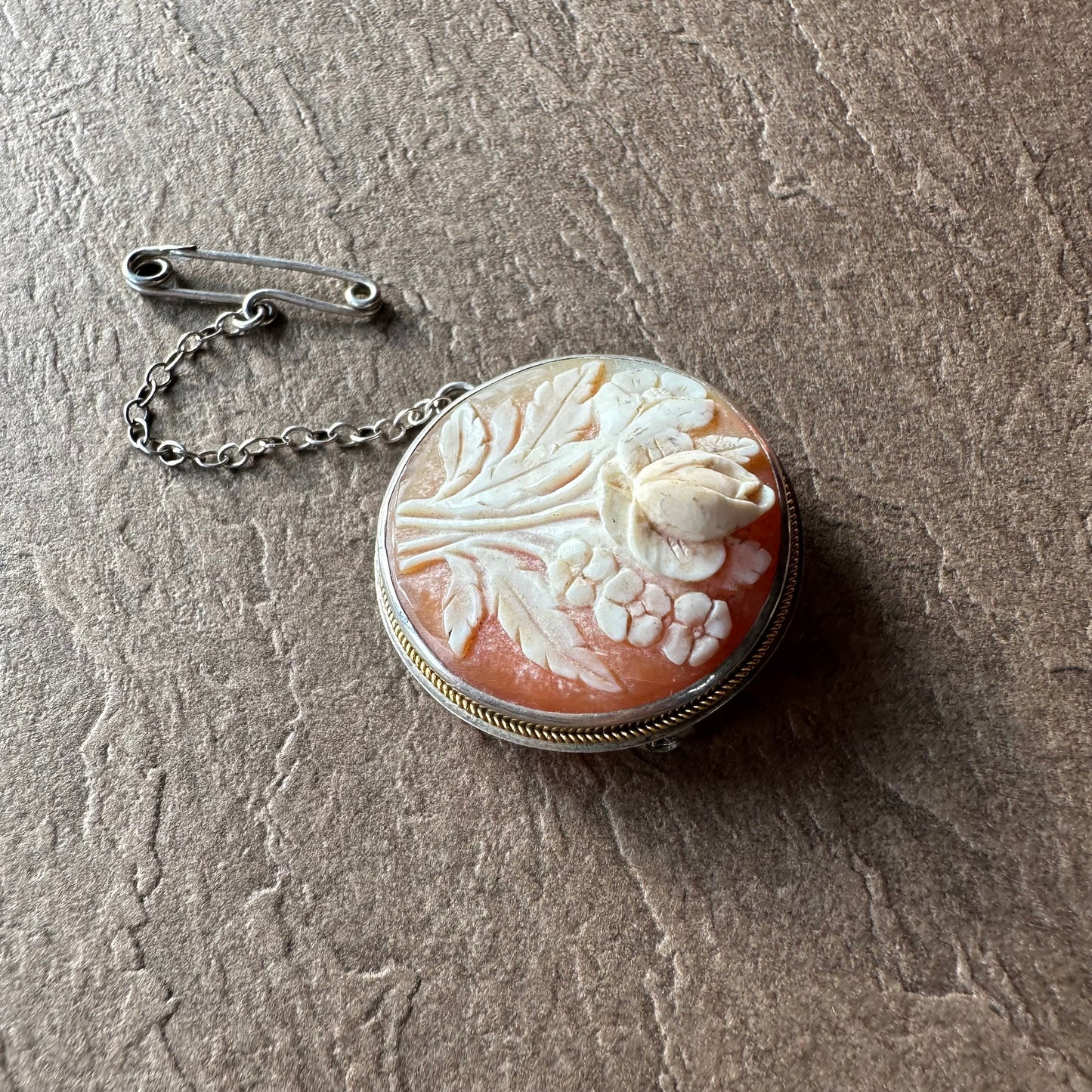 シェルカメオ ラウンド フラワーモチーフブローチ＆ペンダントトップ